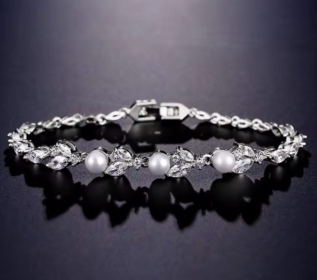Exquisite Marquise Zircon Leaves Pearl Bracelet for Women