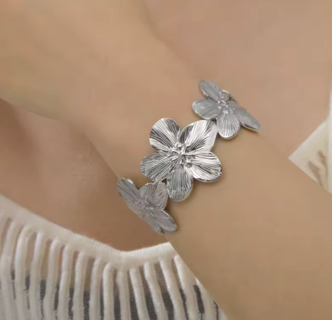 Big Fashion Flowers Cuff Bracelet for Women