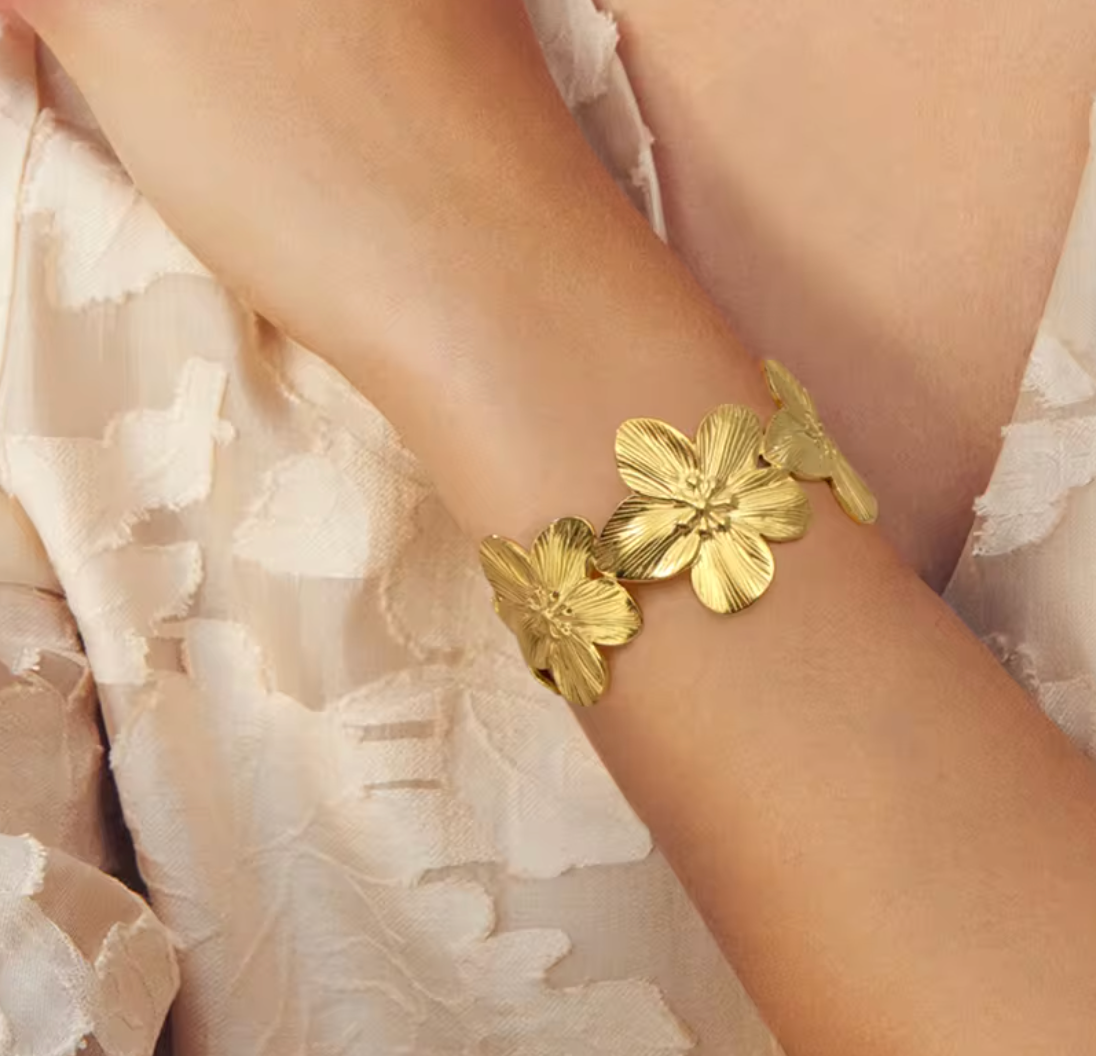 Big Fashion Flowers Cuff Bracelet for Women