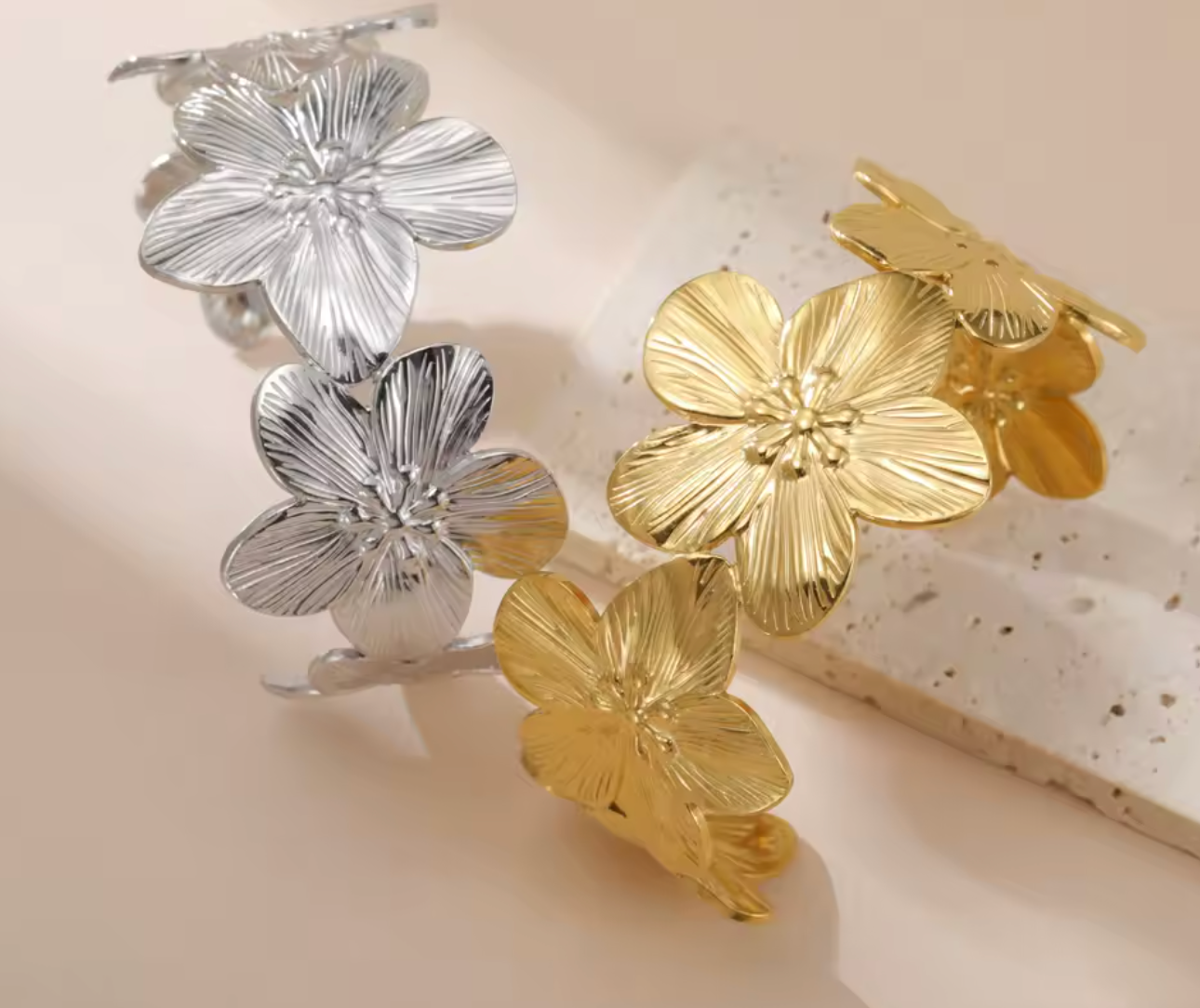 Big Fashion Flowers Cuff Bracelet for Women