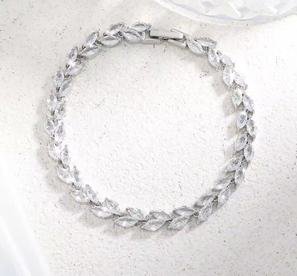 Fashion White Leaf Bracelet Bangle for Women