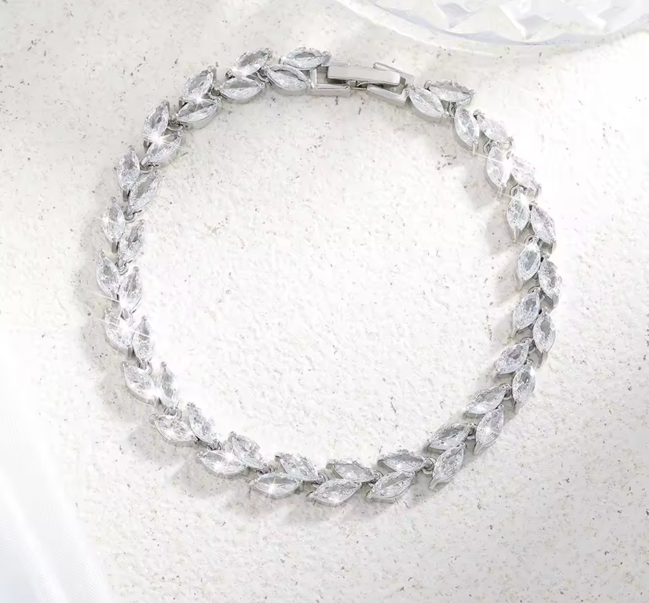 Fashion White Leaf Bracelet Bangle for Women